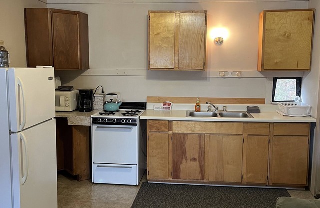 Brookside Motor inn