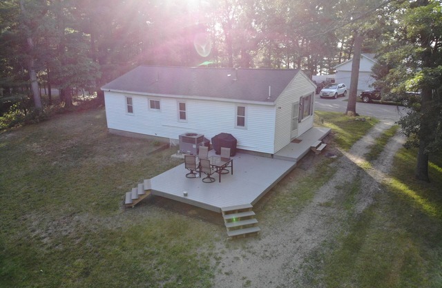 Brookside Retreat- Charming home with lakes and rivers nearby
