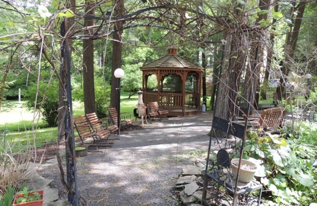 Brookview Manor Inn