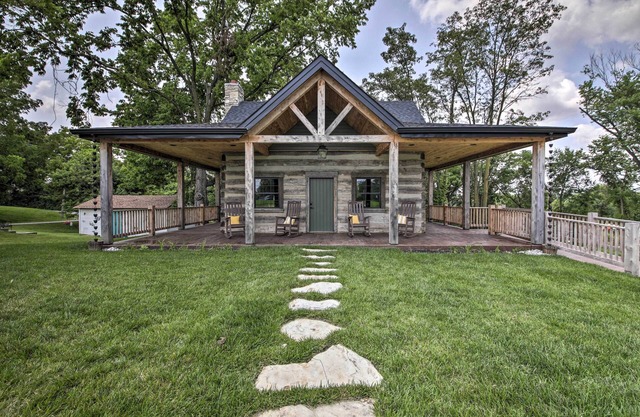 ‘Bross Brother's Cabin’ w/ Wraparound Porch!