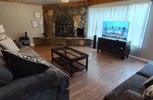 Brothers Cove Lake House on Lake Graham