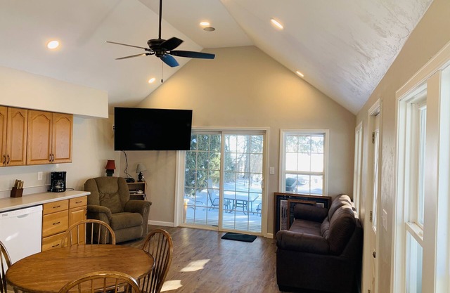 Brothers lake drive chalet