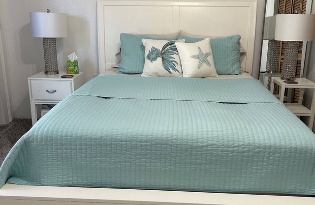 Brown Bunny BnB-Bakery A Peaceful Retreat Palmetto FL Outdoor Spaces WiFi AC