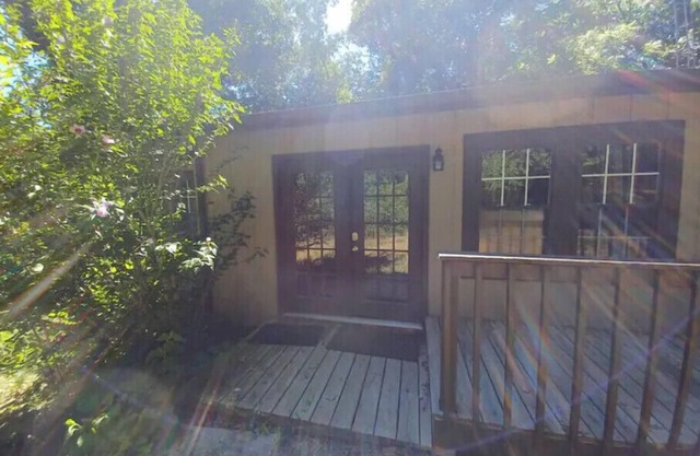 Brown House in the Woods - Barkley Lake Area