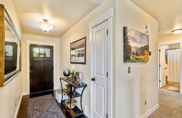 Brown Mountain Home: Pet Friendly, 30+ day special!