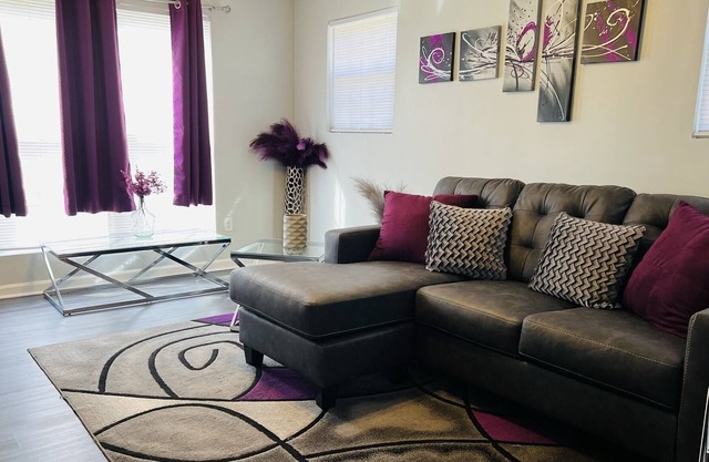 Brownstone Haven Cozy home just minutes from Medical District and Restaurants.
