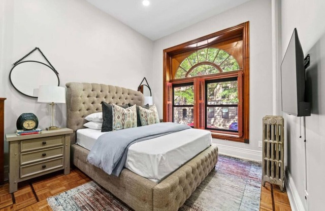 Brownstone Near Subway & Columbia Uni