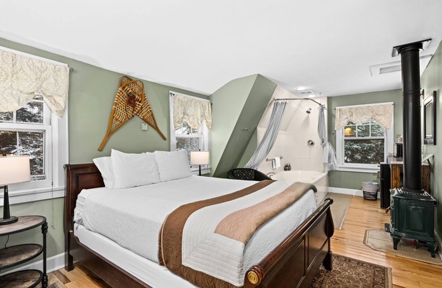 Brule River Suite w/ Jacuzzi & Sauna