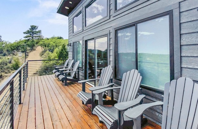 Manitoban Trail Cabin, Awesome Elk Ridge cabin - Brand new!!! Incredible views