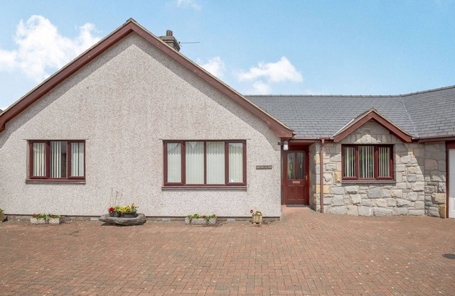 BRYN LLAN, family friendly, with a garden in Bala