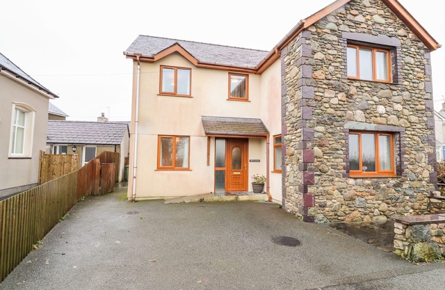 Bryn Seion, Y FELINHELI