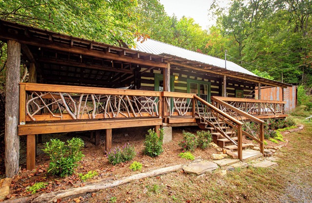 Bryson City, Entire Cabin to Yourself! King & Queen Beds.