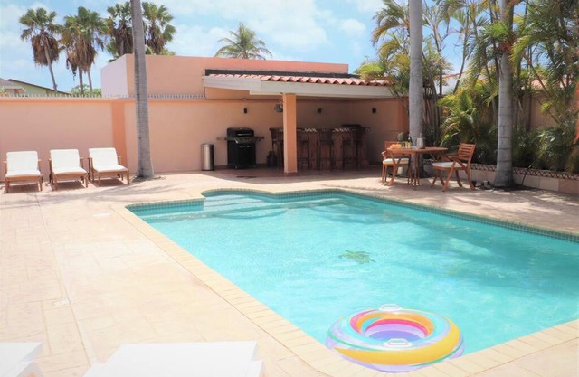Bubali Villa - Just a 2-minute drive to Eagle Beach