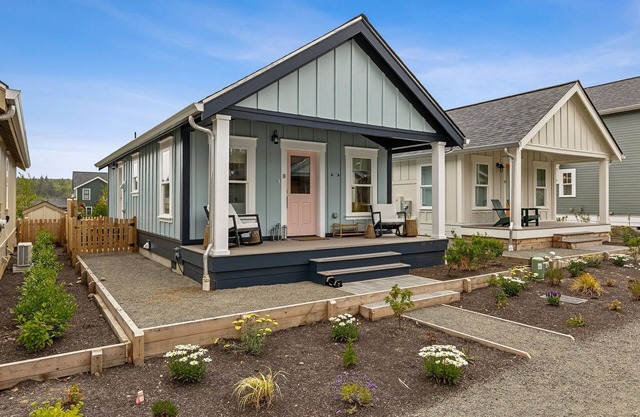 Bubbles Up: Hot Tub, Dog Friendly