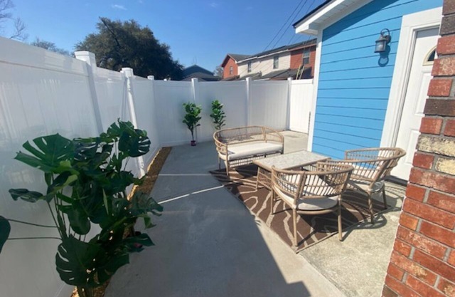 Bubbly Chateau in Park Circle Perfect for Travelers that want to Socialize