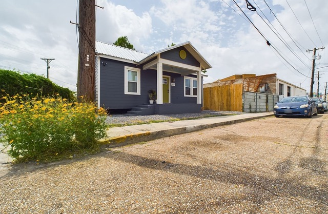 Buchanan Bungalow - Eclectic Mid-Mod Design DT