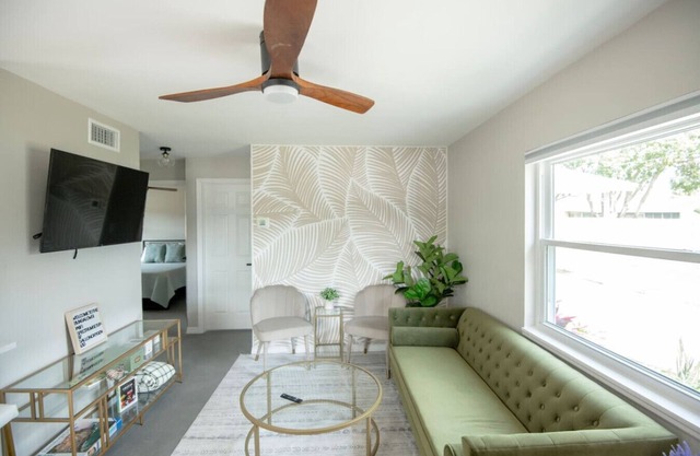 Buchanon Bungalows Palm Suite