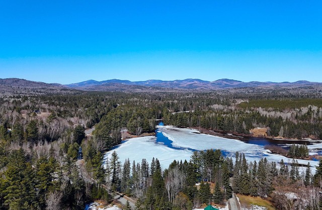 Buck's Den - Snowmobile Trails, Trailer Parking, Near hiking, golfing, Sugarloaf