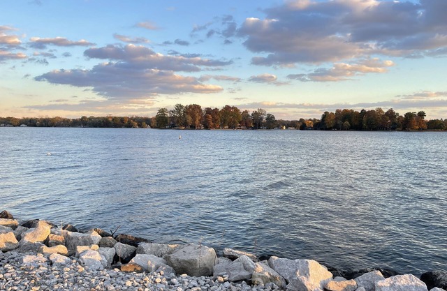Buckeye Lake Waterfront on Bike Path - Sleeps 10