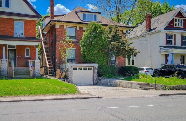 BUDA APT: Lovely 1 Bedroom Apt in a home.