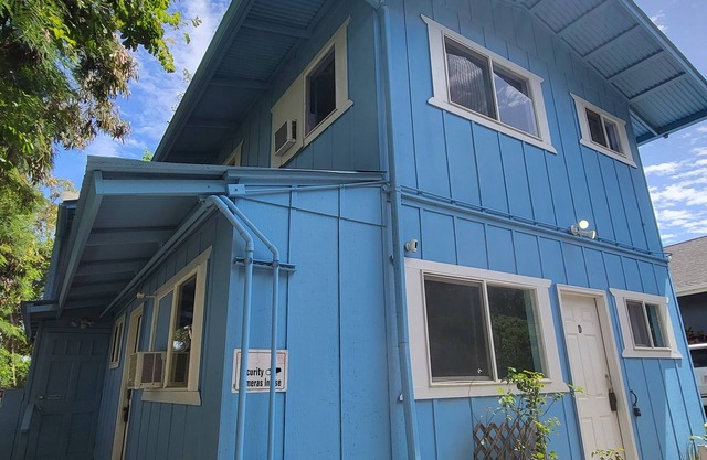 Budget Downtown Studio-D w/Queen Bed, Twin Love Seat AC, WIFI & 4 free Streamers