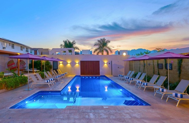 Budget-Friendly Rooms with Pool Access Near Marina Vallarta - 2 Units