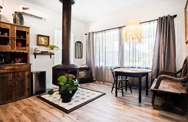 Stylish Studio Oasis | Great Comfort Near Plaza #34B