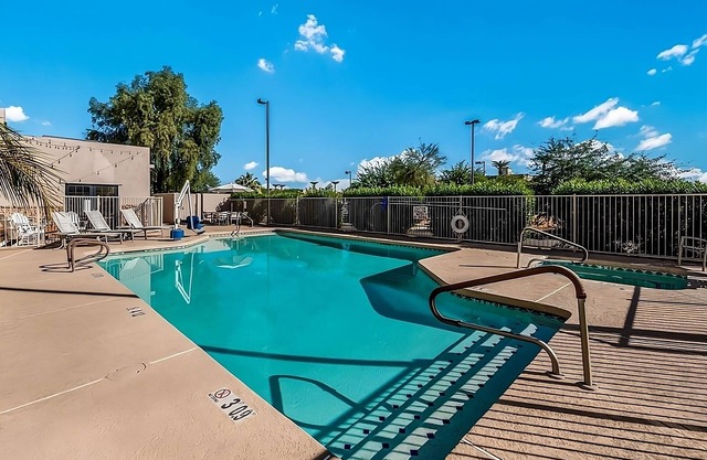 Budget-Friendly Stay at Red Lion Inn Goodyear Phoenix! Free Parking, Pool