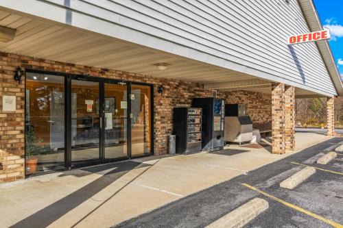 Budget Host Inn by Hotel O Portland near I-65