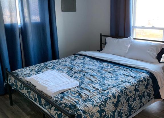 Budget Boarding Room near Downtown Pontiac Cheap to Stay