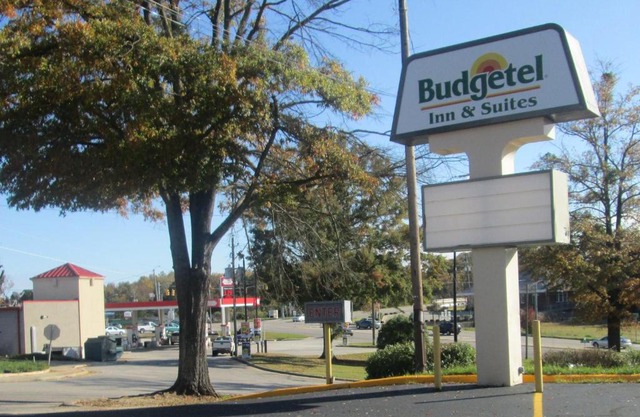 Budgetel Inn & Suites