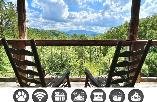 Budro's Bungalow: Free Attraction Tickets, Mtn View, Hot Tub & 5 Min to National Park