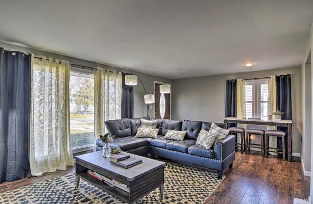 Buffalo Getaway w/ Charcoal Grill & Patio!