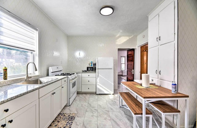 Buffalo Vacation Rental w/Screened Porch