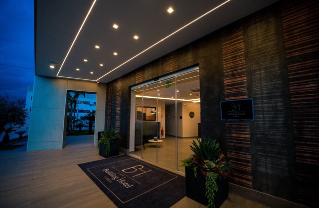 Building Hotel