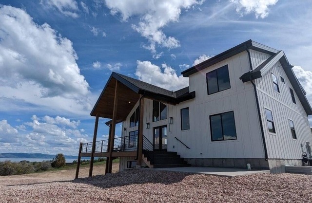 Built 2023!180-degree lake views, huge deck, 6+ acres, fiber, ping pong!
