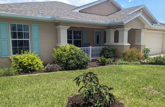 Bula House is the Perfect 3 Bedroom Home - Adjacent to Palmetto-Pine Golf Course