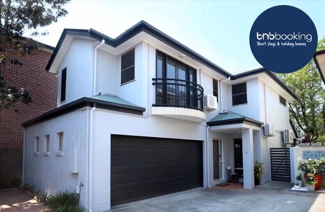 Bulimba Central | 2BR, Courtyard, Pet Friendly