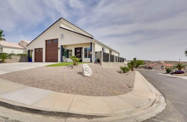 Bullhead City 2 Mi to the River!