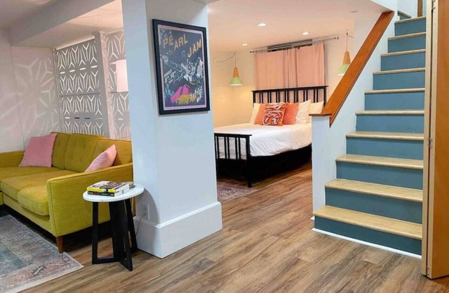 Bumbershoot Suite in Fremont - Dog friendly!