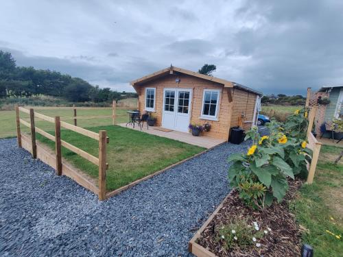 Bumble Bee Cabin