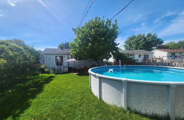 Bunga-lounge: 3 BDR, Pool, Parking