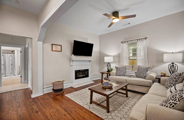 Bungalow 20 min to beach, restaurants, cafe's - pet-friendly + Bikes to Ride