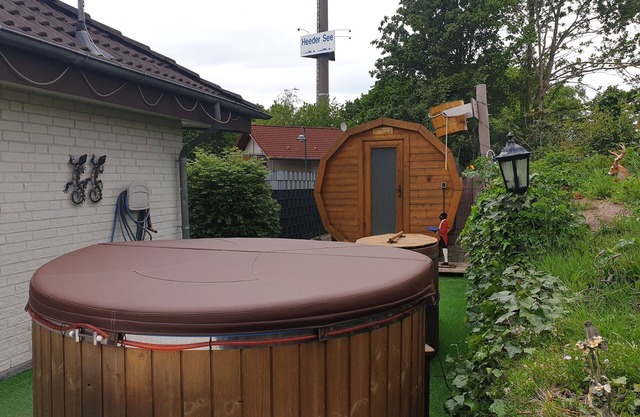 Bungalow an Heeder See mit Sauna,Badebottich, Tauchbecken, 8 Pers.,Wi-Fi,