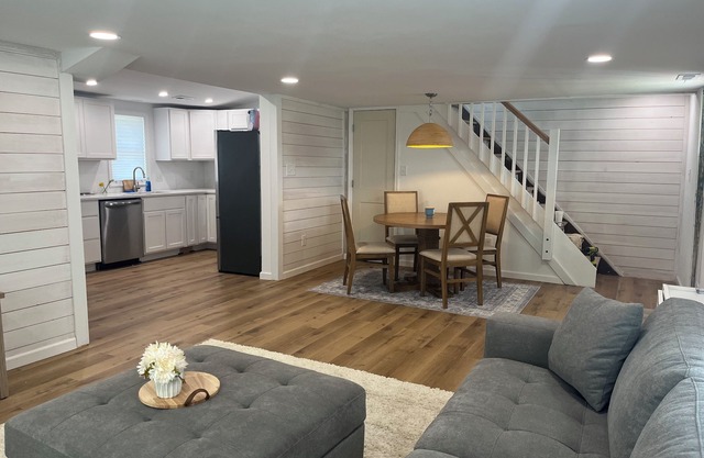Bungalow Bay Retreat: Your Perfect Getaway for Friends, Family, and Fishing Fun!