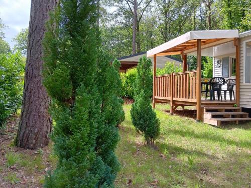 Bungalow charmant avec piscine partagée à Saint-Chéron