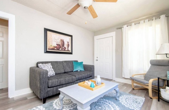 Bungalow Close To Childrens Hospital Big Backyard