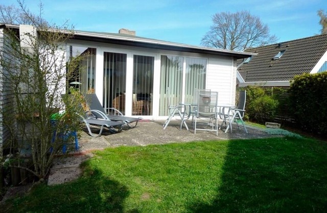 Bungalow für 4 Gäste mit 65m² in Lensterstrand (54800)