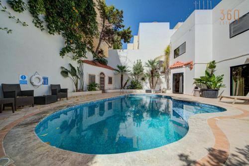 Bungalow home with Stunning Pool Area in St'Julians By 360 Estates