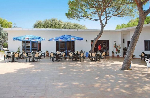 Bungalow en un resort en Lido del Sole con terraza